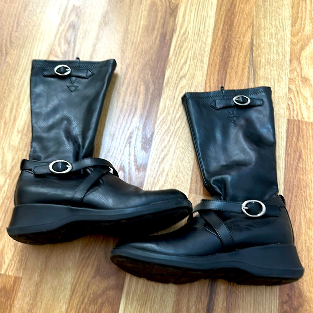Smart Fit Black faux  leather boots size 1.5
